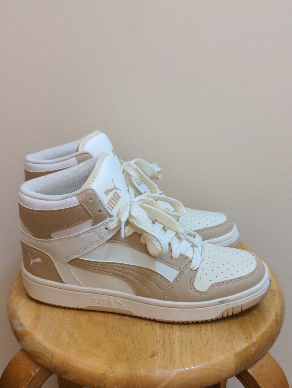 Women's Puma High Top White/Beige